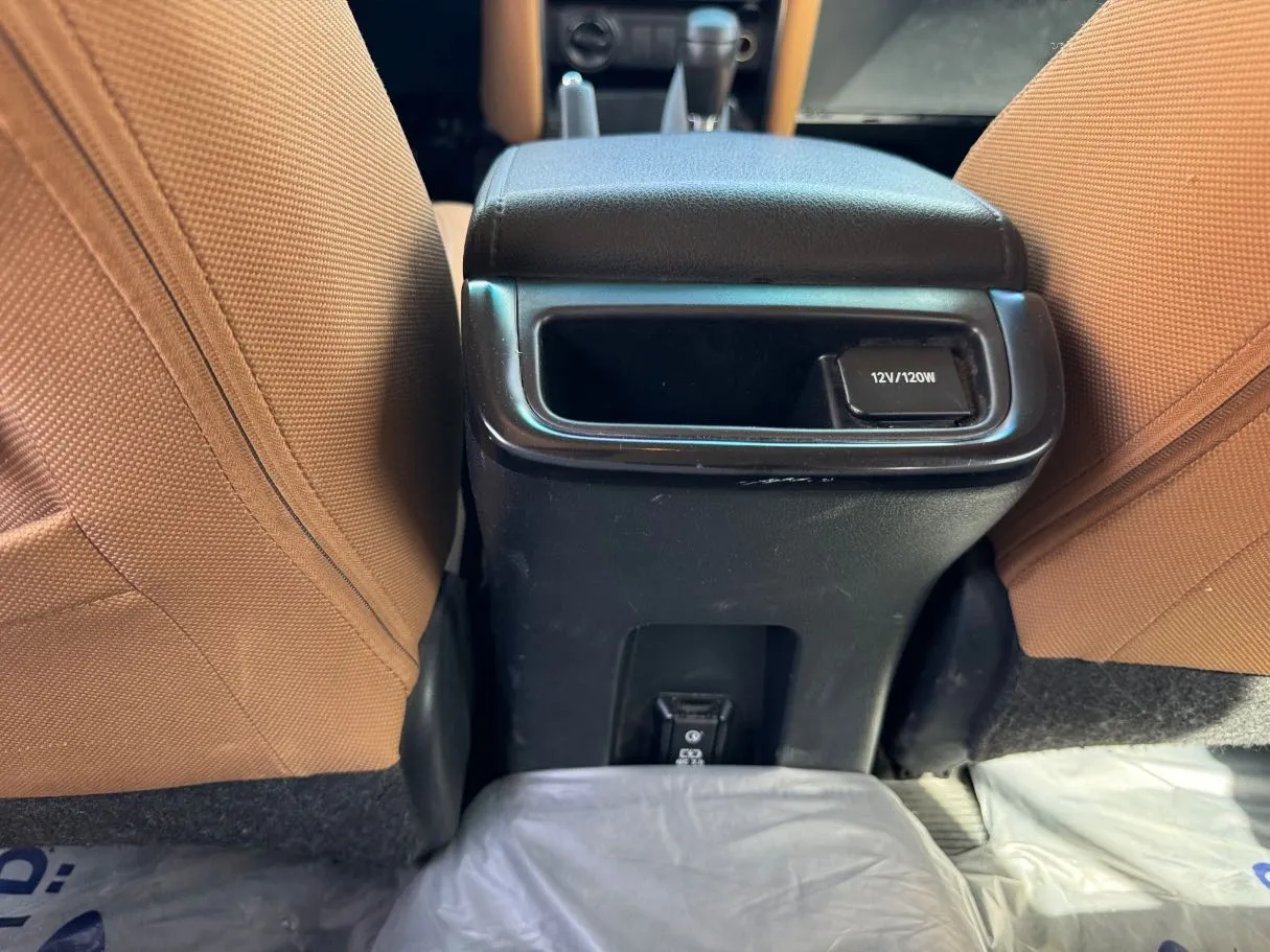 Car image 23