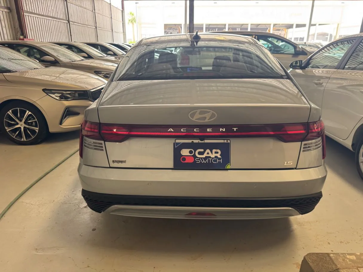 Car image 5
