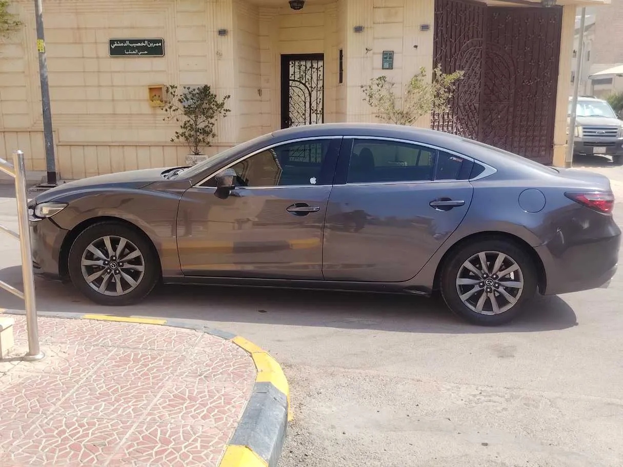 Car image 8