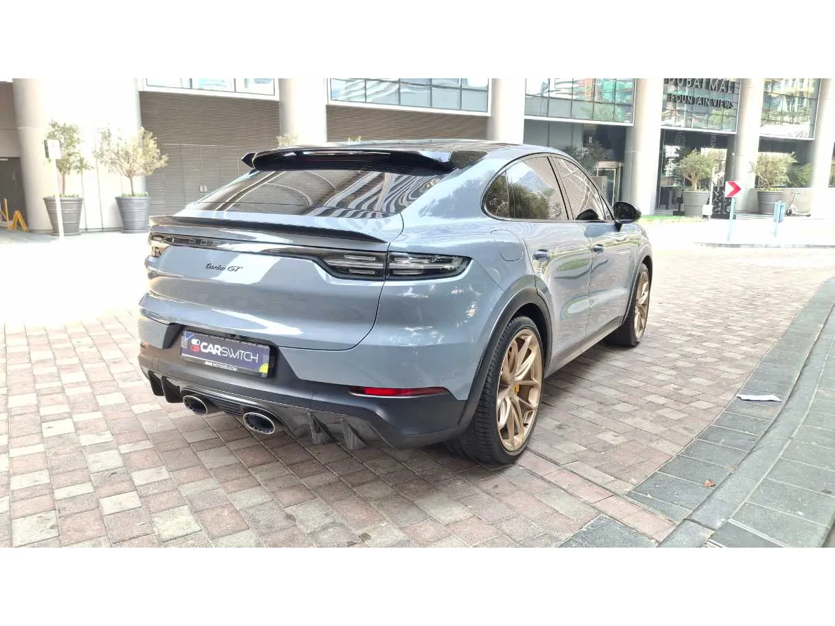 Car image 5