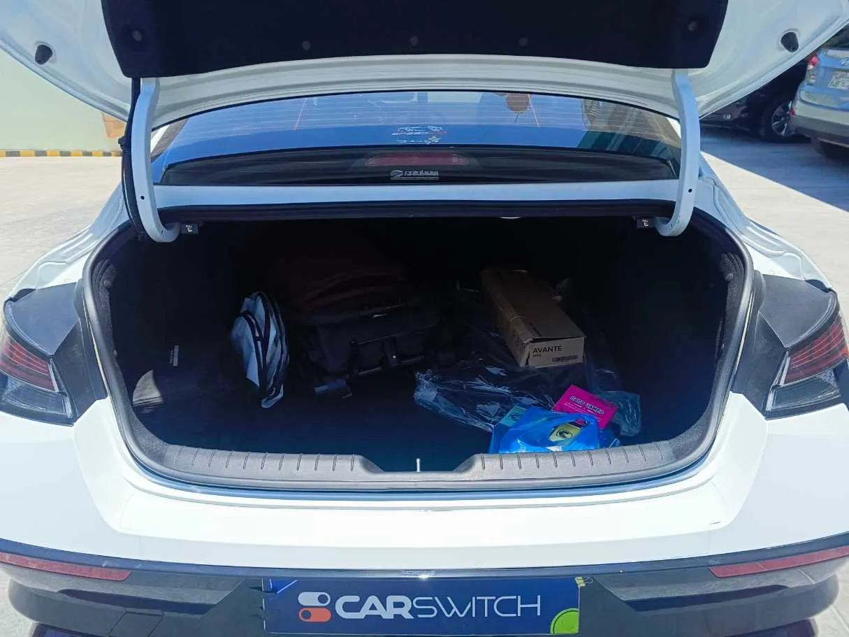 Car image 32