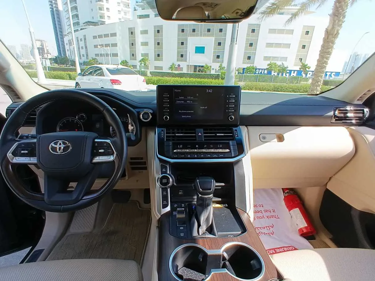 Car image 16