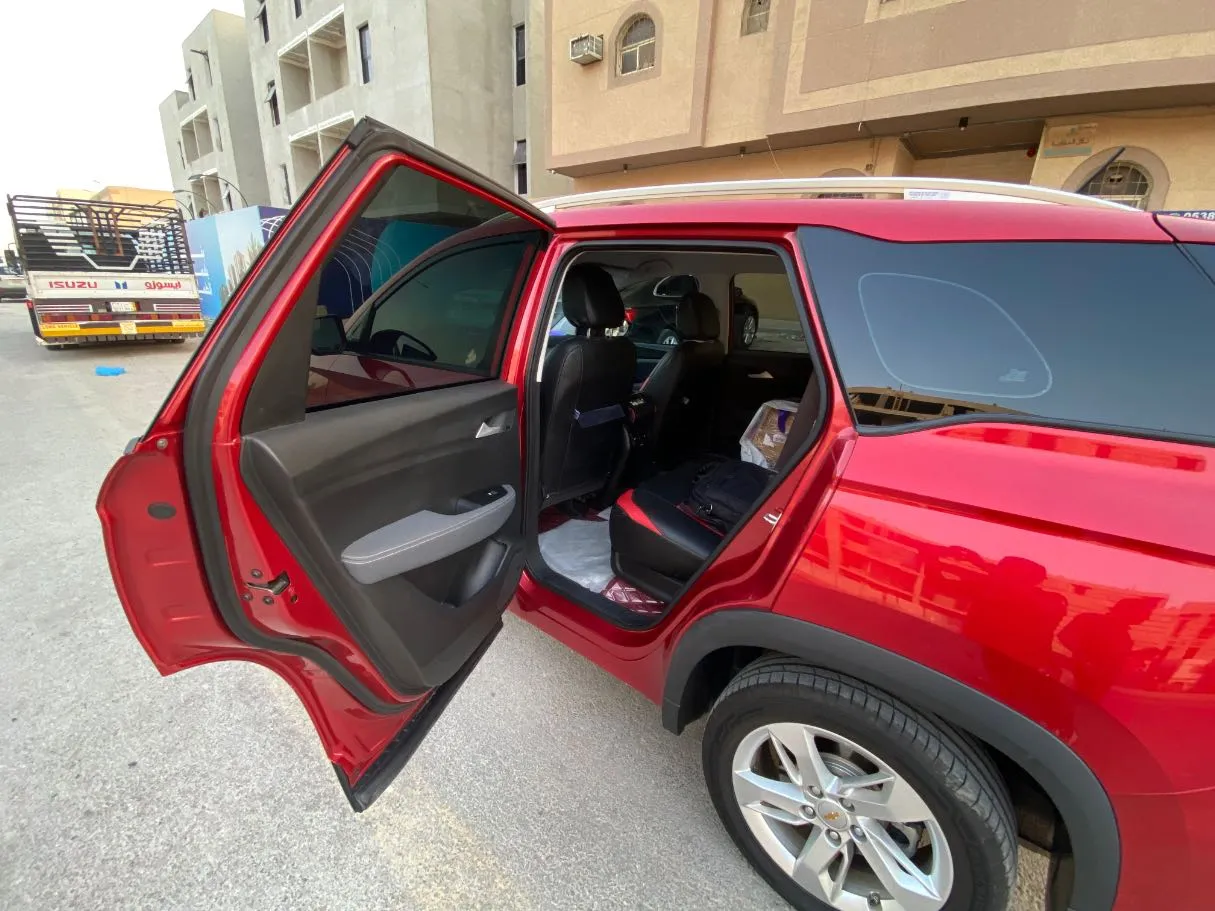 Car image 12
