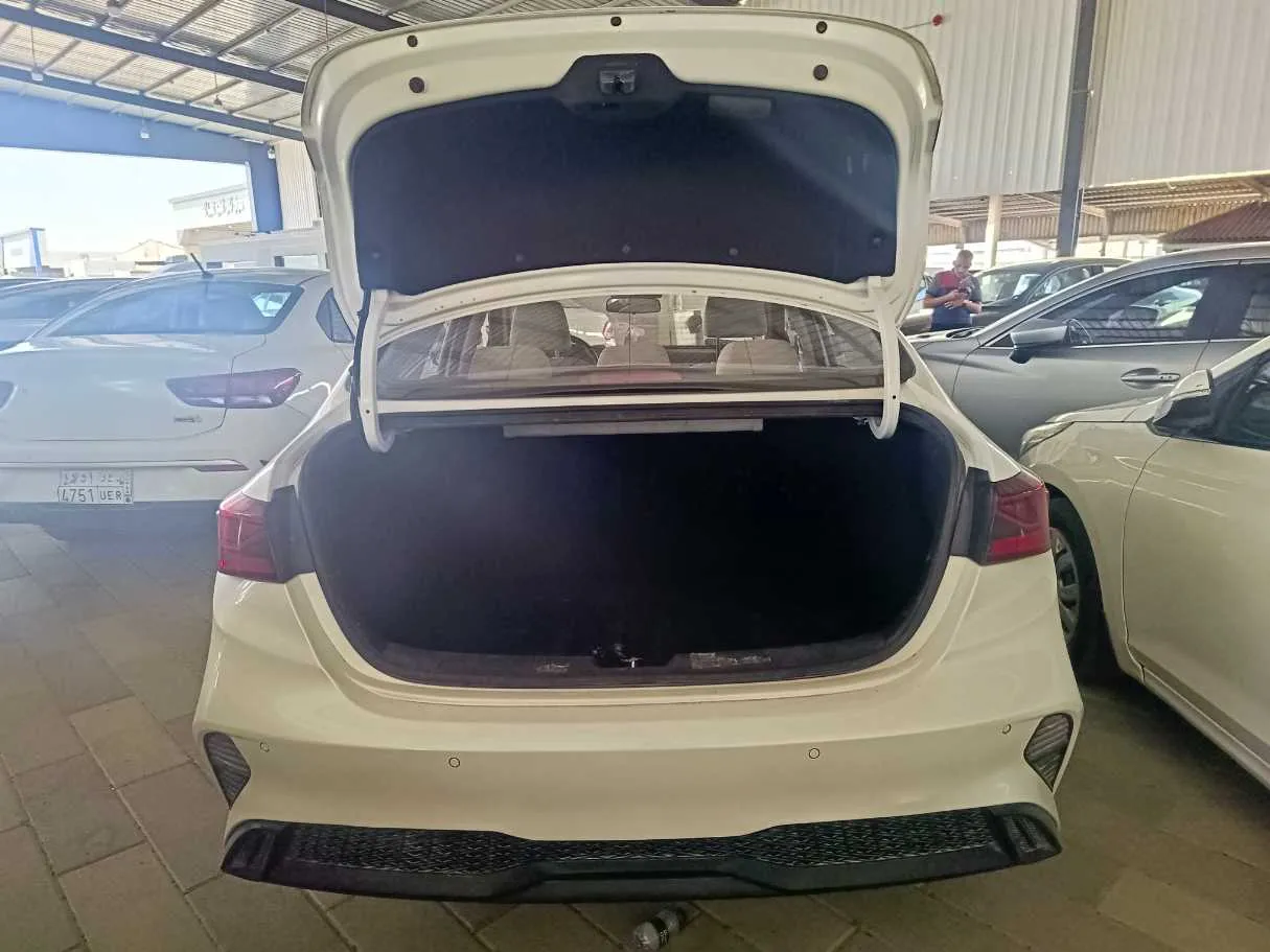 Car image 25