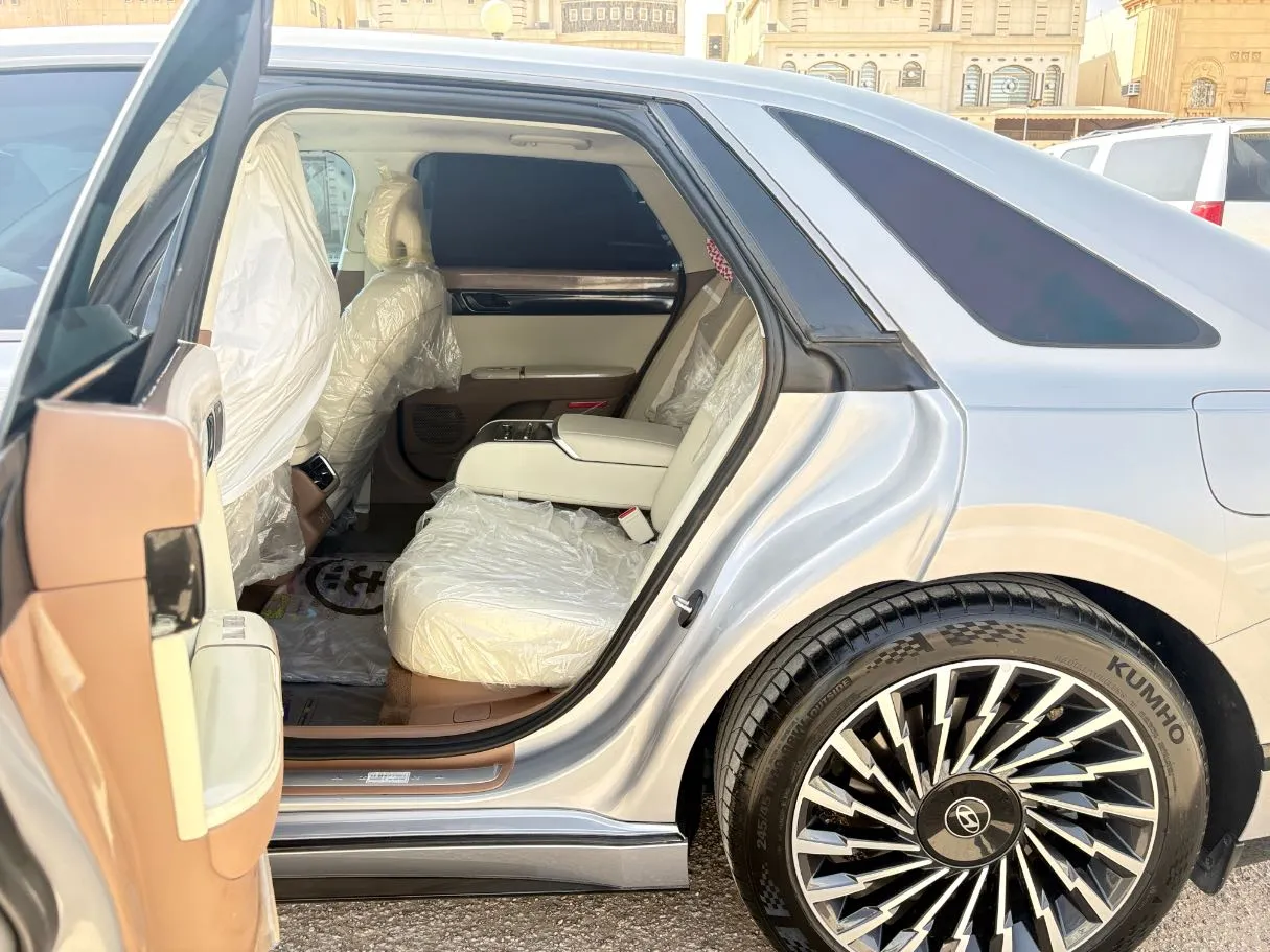 Car image 15