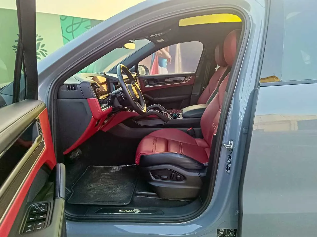 Car image 15