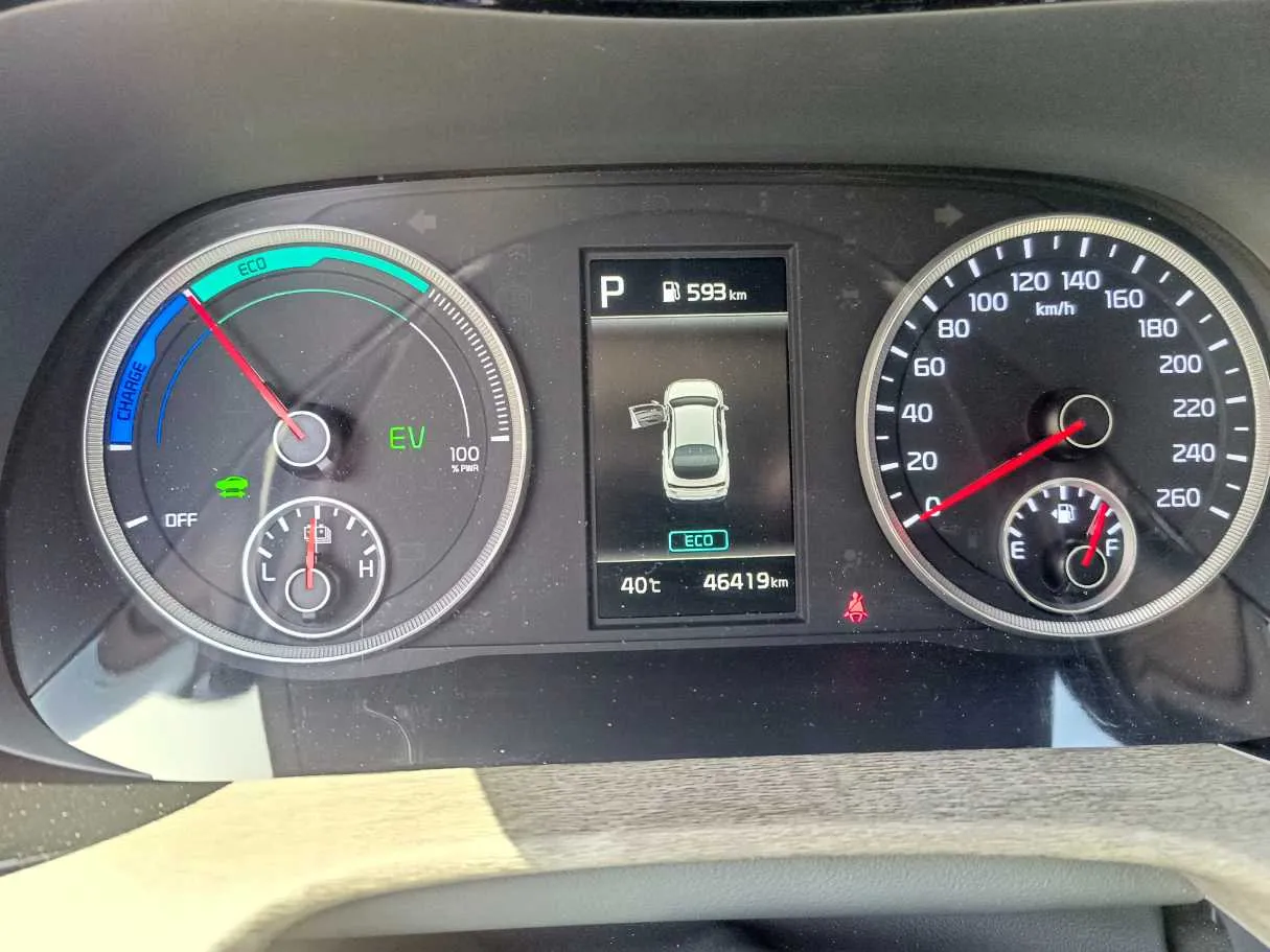 Car image 30