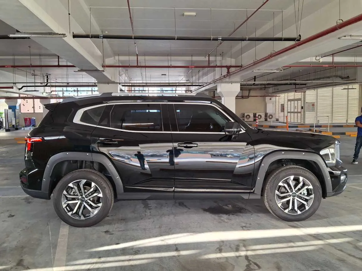 Car image 8