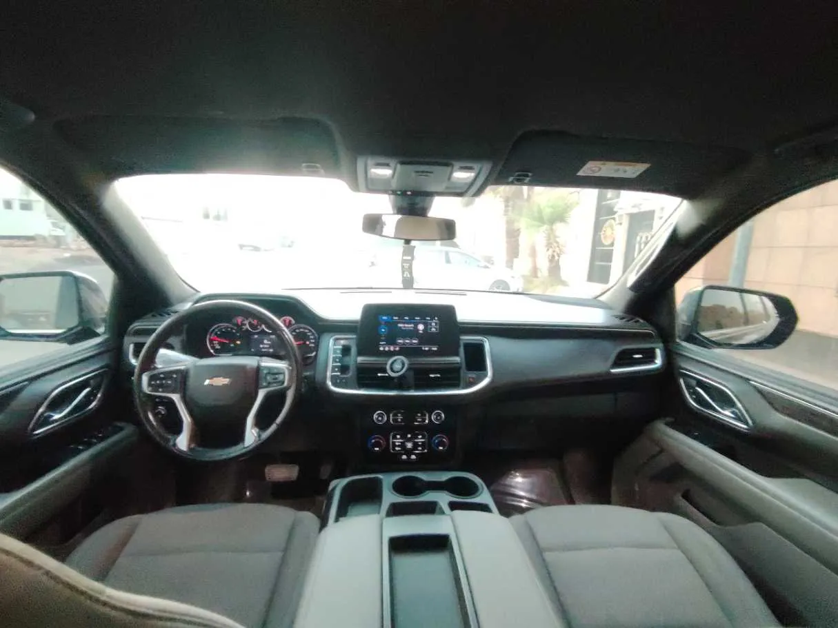 Car image 19