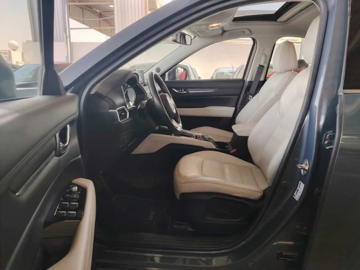 Car image 14