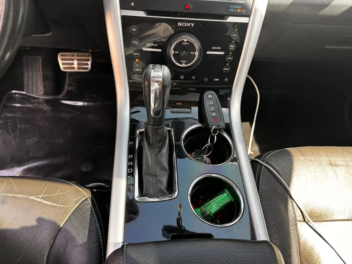 Car image 19