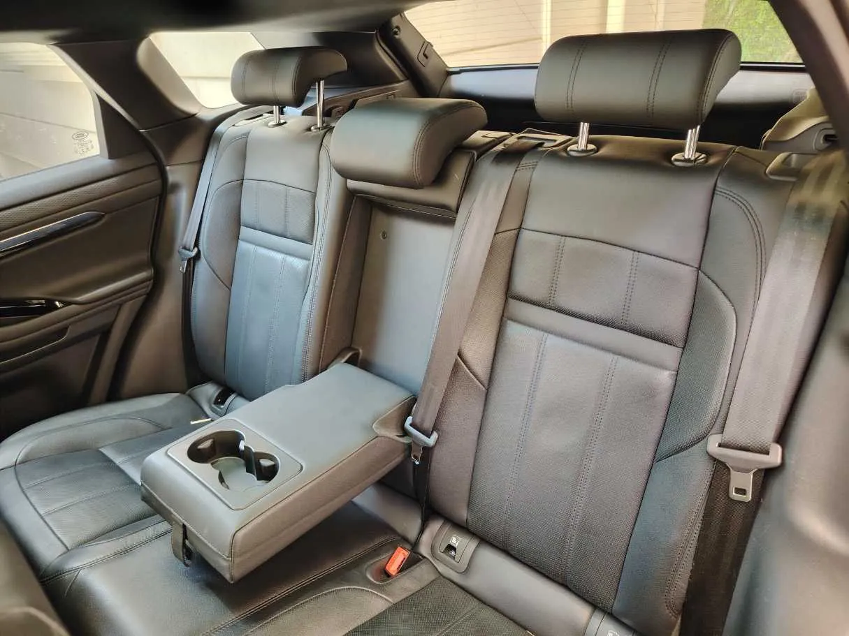 Car image 16