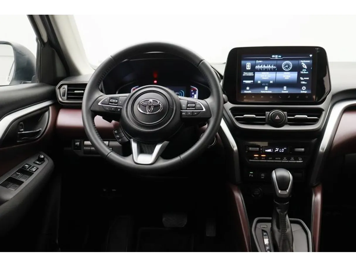 Car image 15