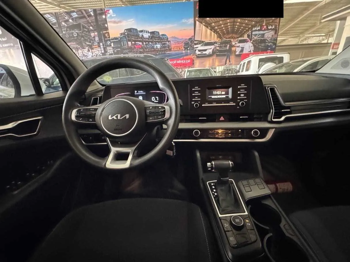 Car image 12