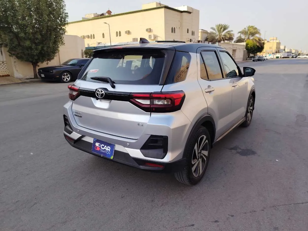Car image 5