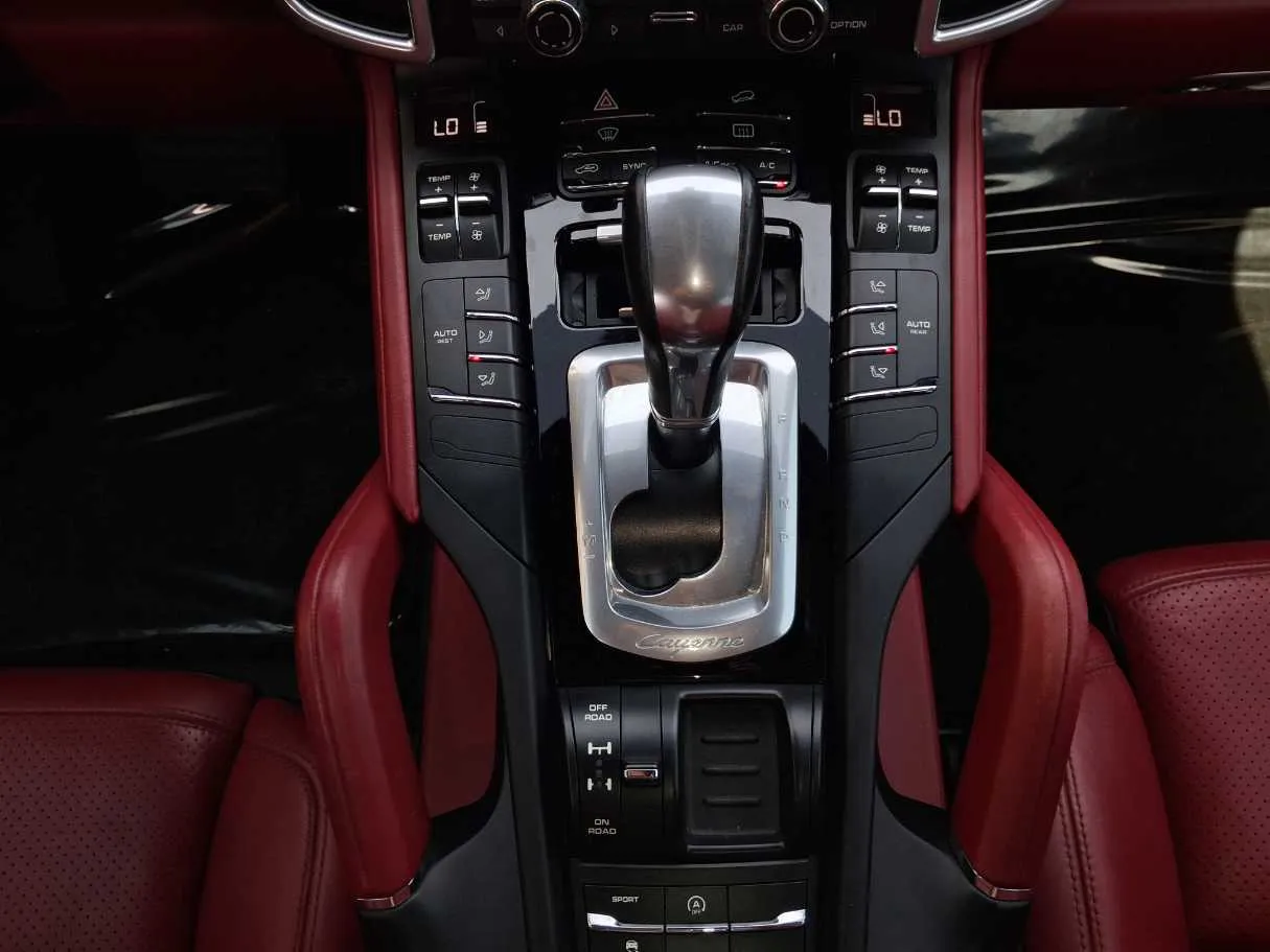 Car image 15