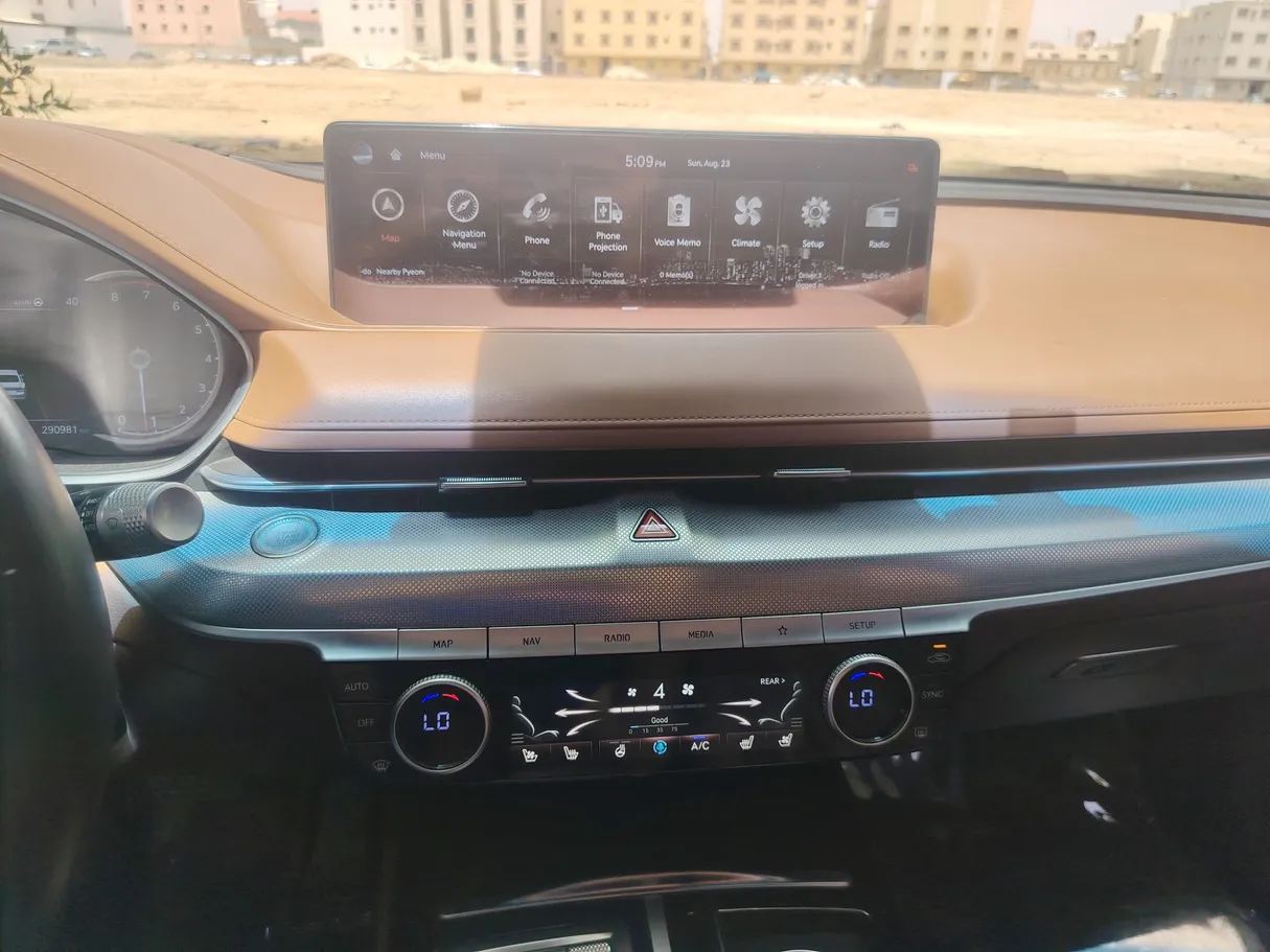 Car image 21