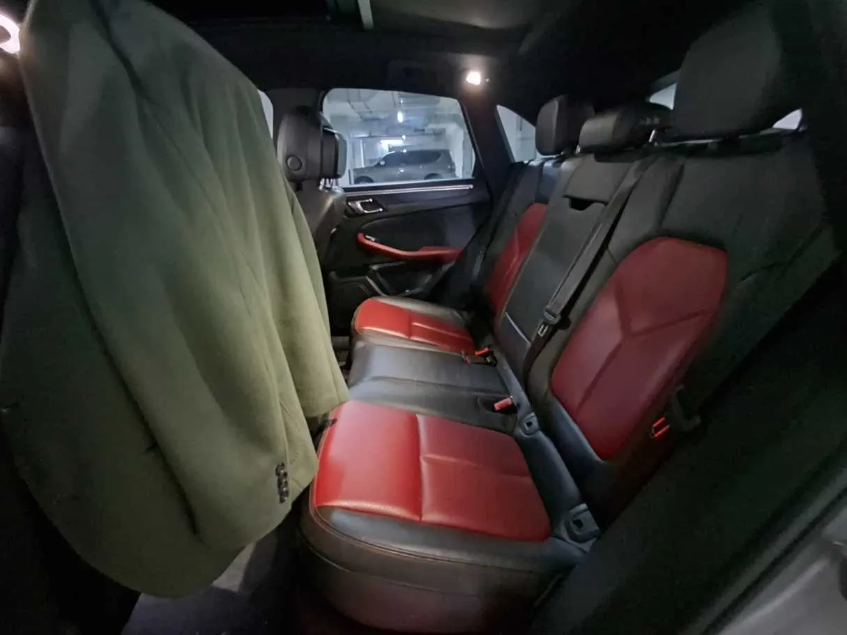 Car image 13