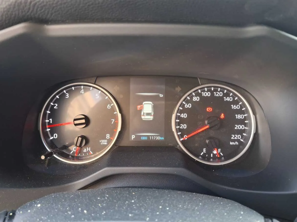 Car image 19
