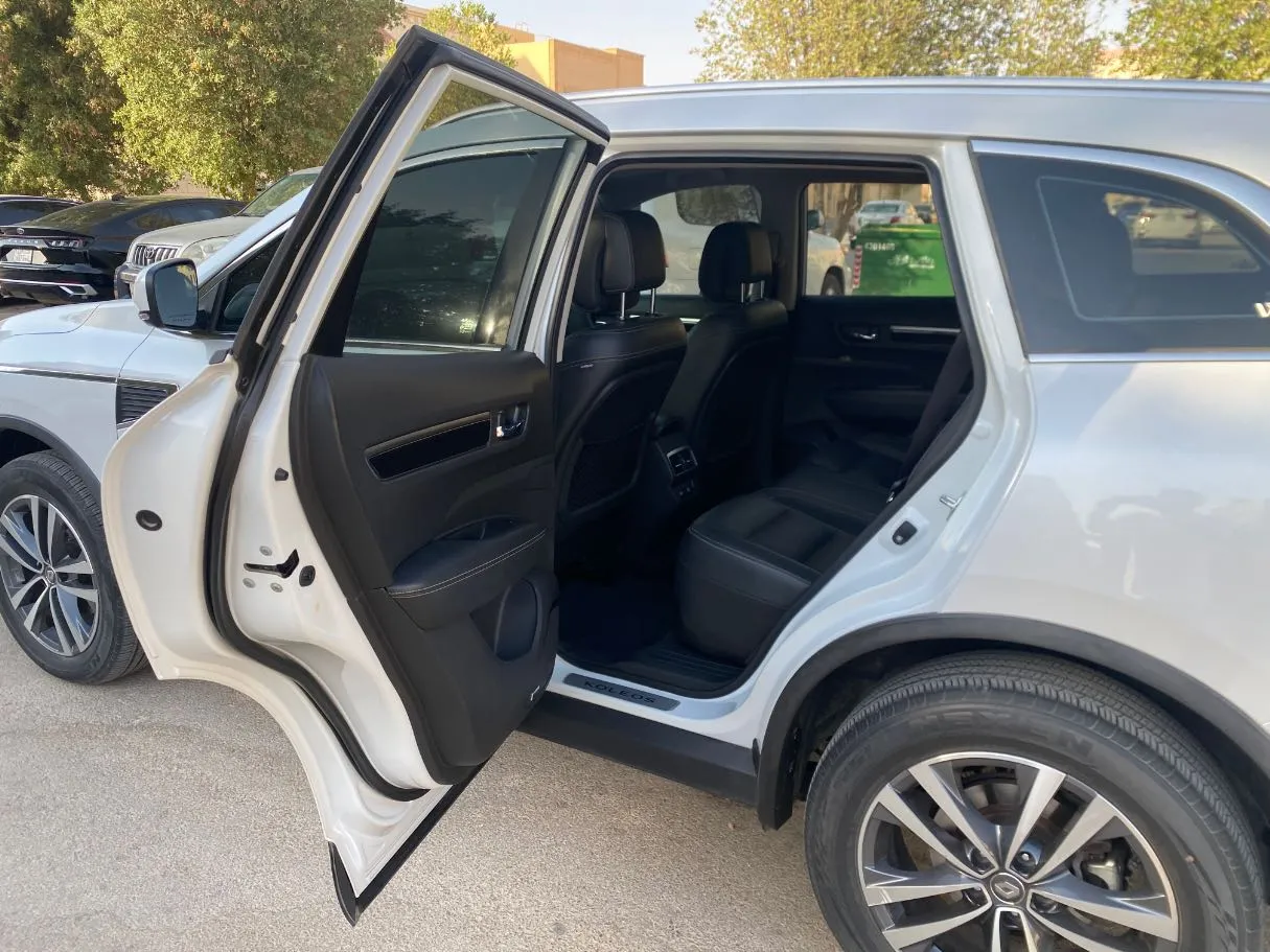Car image 11