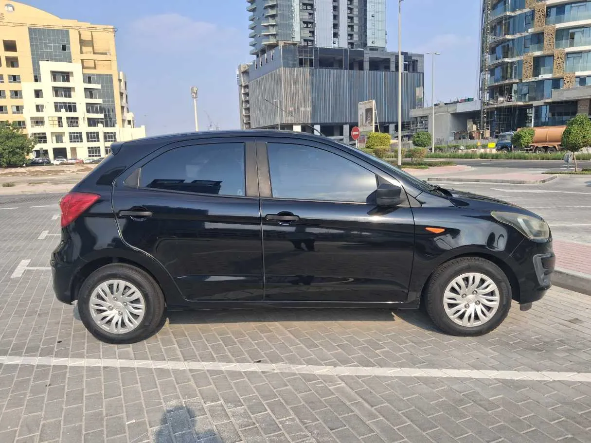 Car image 3