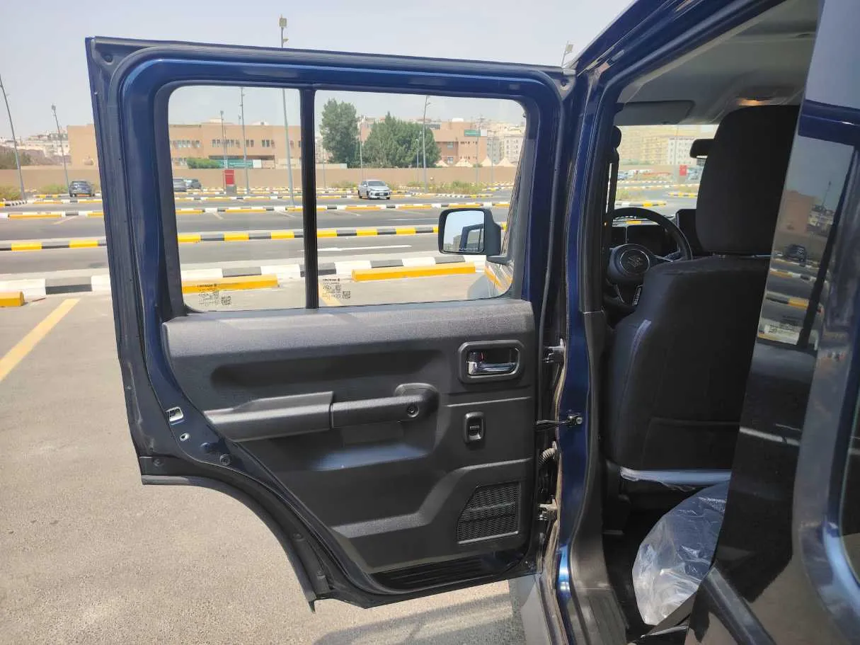 Car image 14