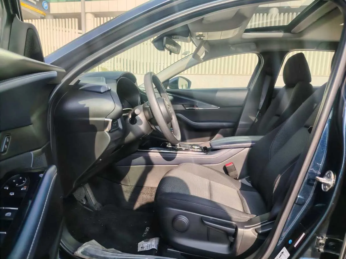Car image 14