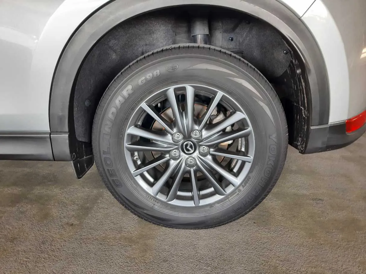 Car image 9