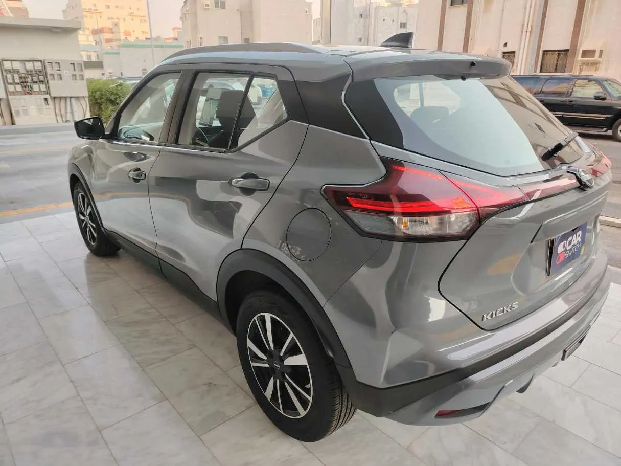 Car image 7