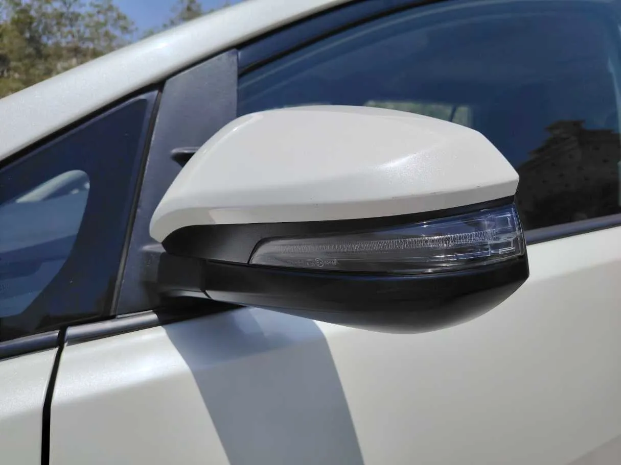 Car image 26