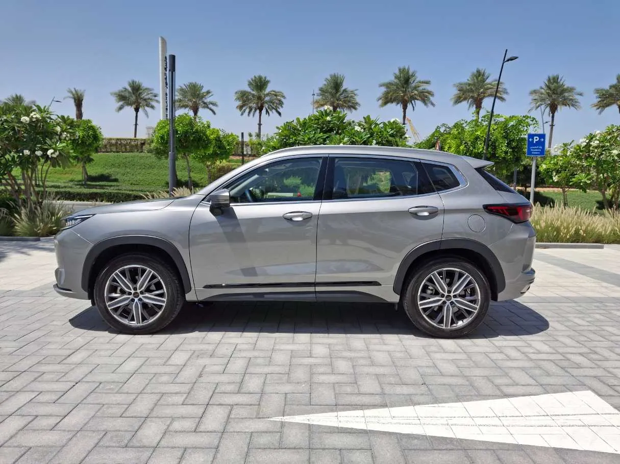 Car image 4