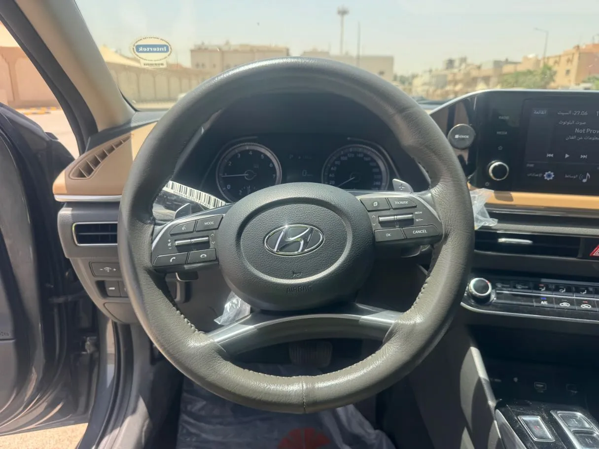 Car image 17