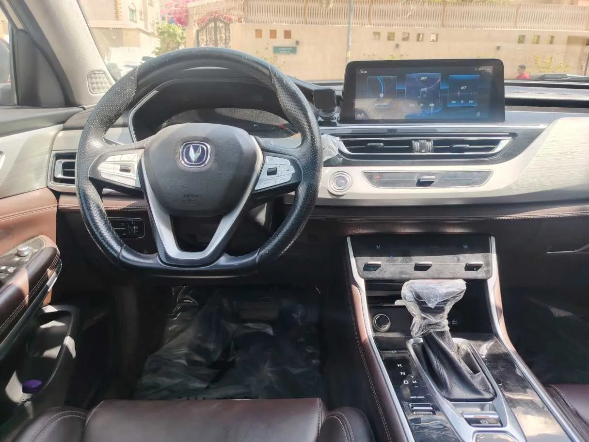 Car image 19