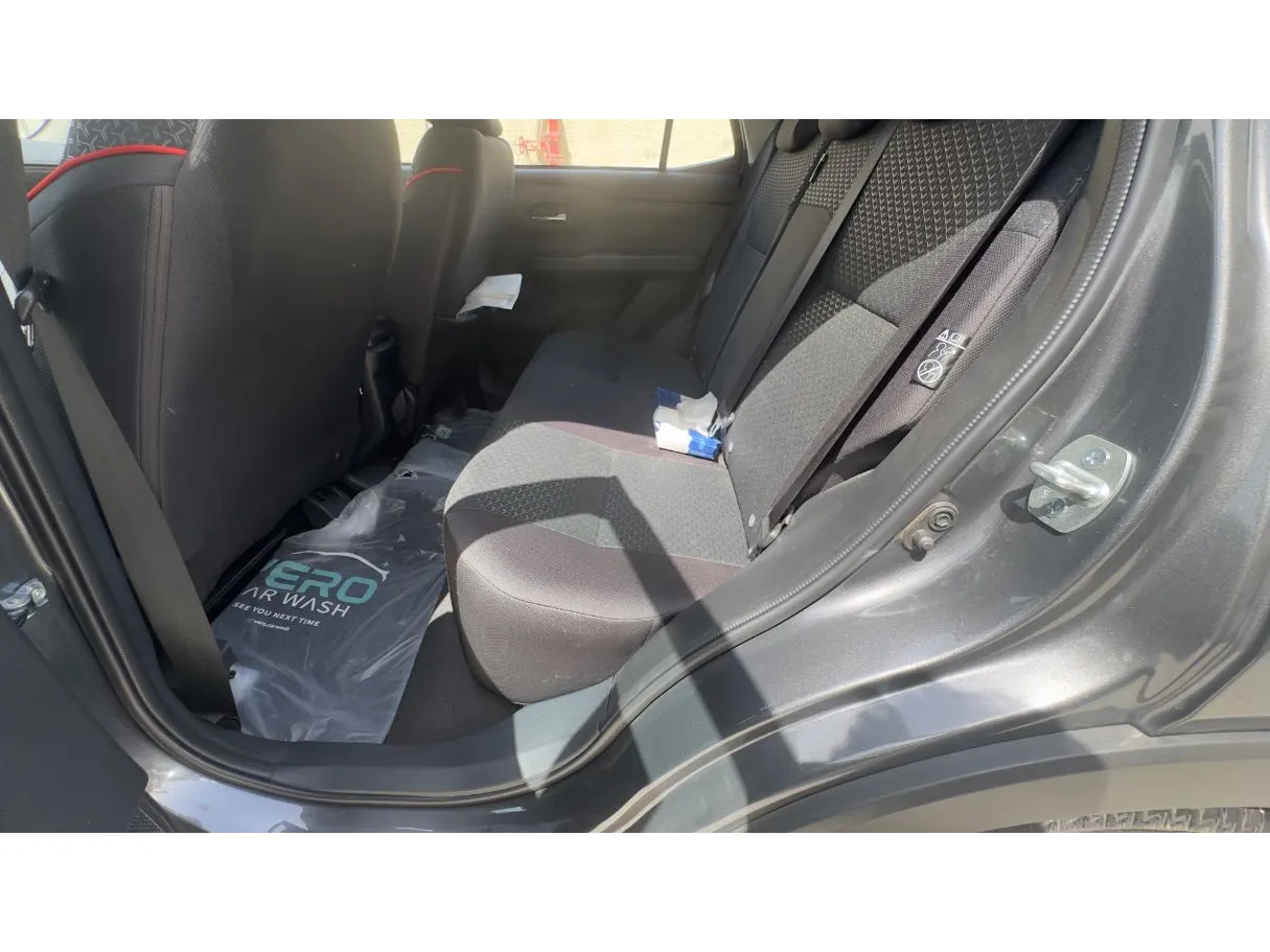 Car image 11
