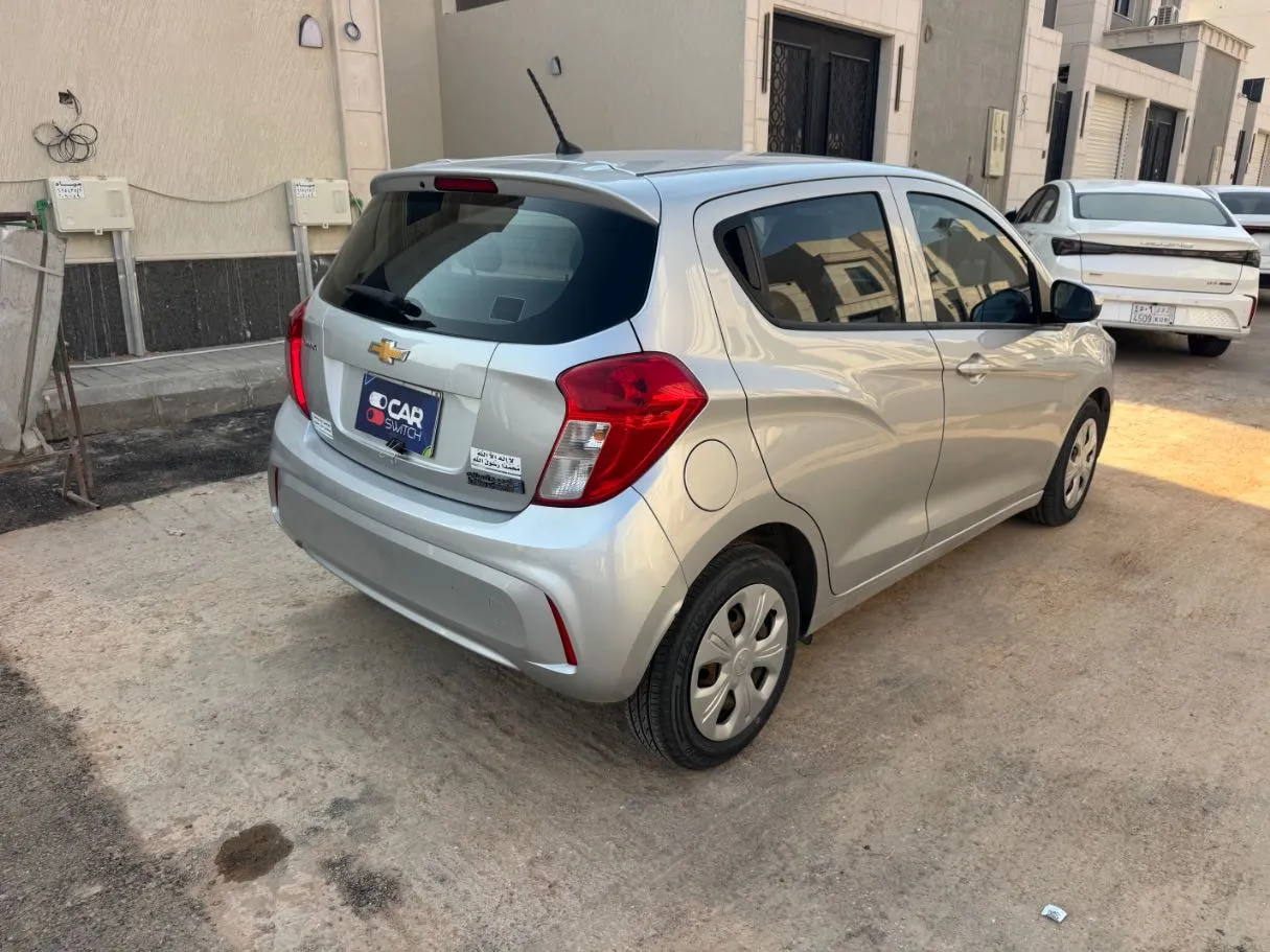 Car image 5