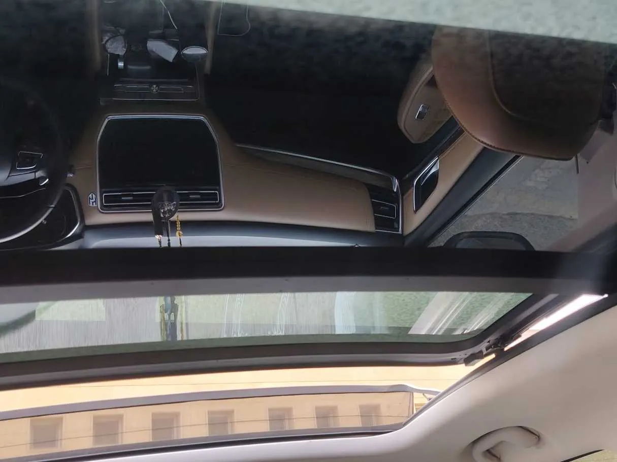 Car image 18