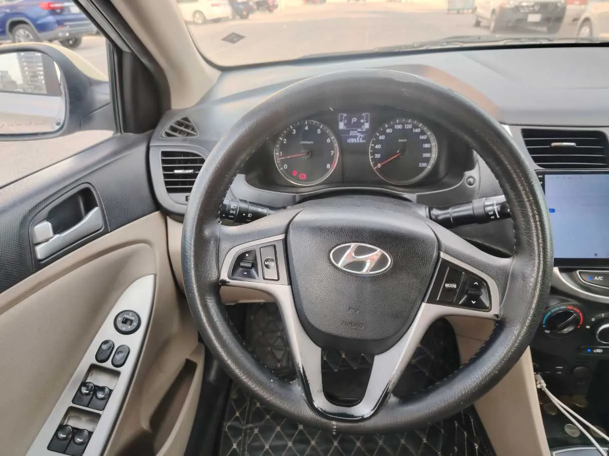 Car image 16