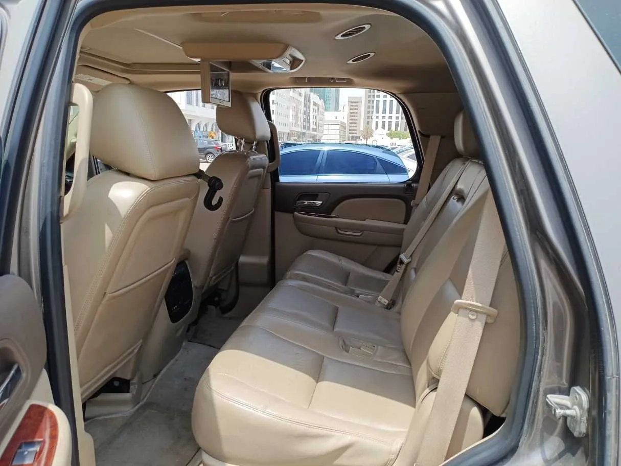 Car image 13