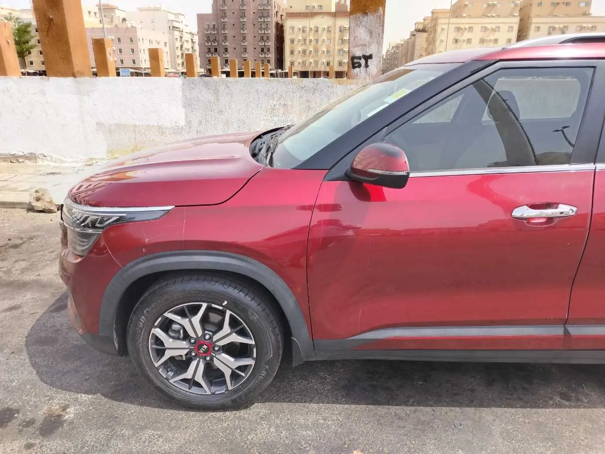 Car image 9