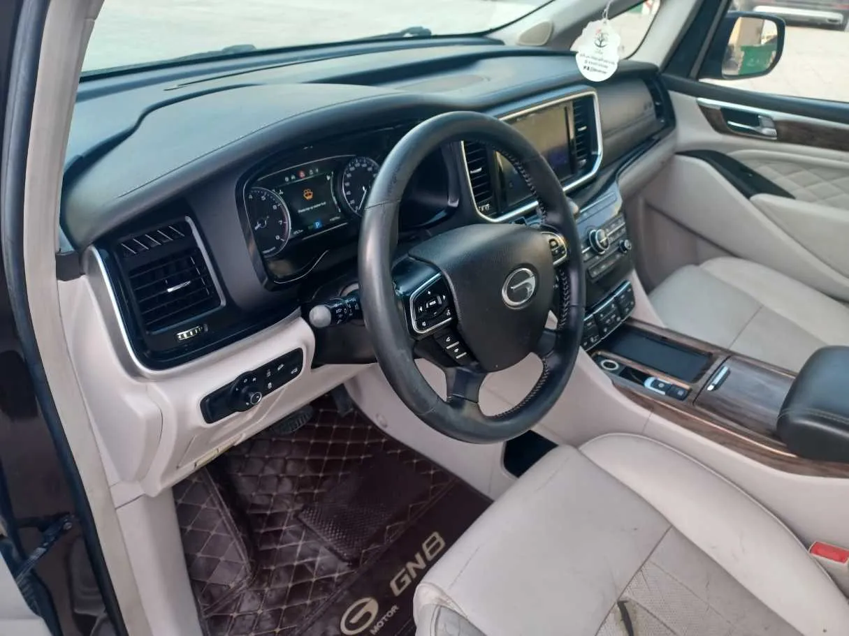 Car image 11