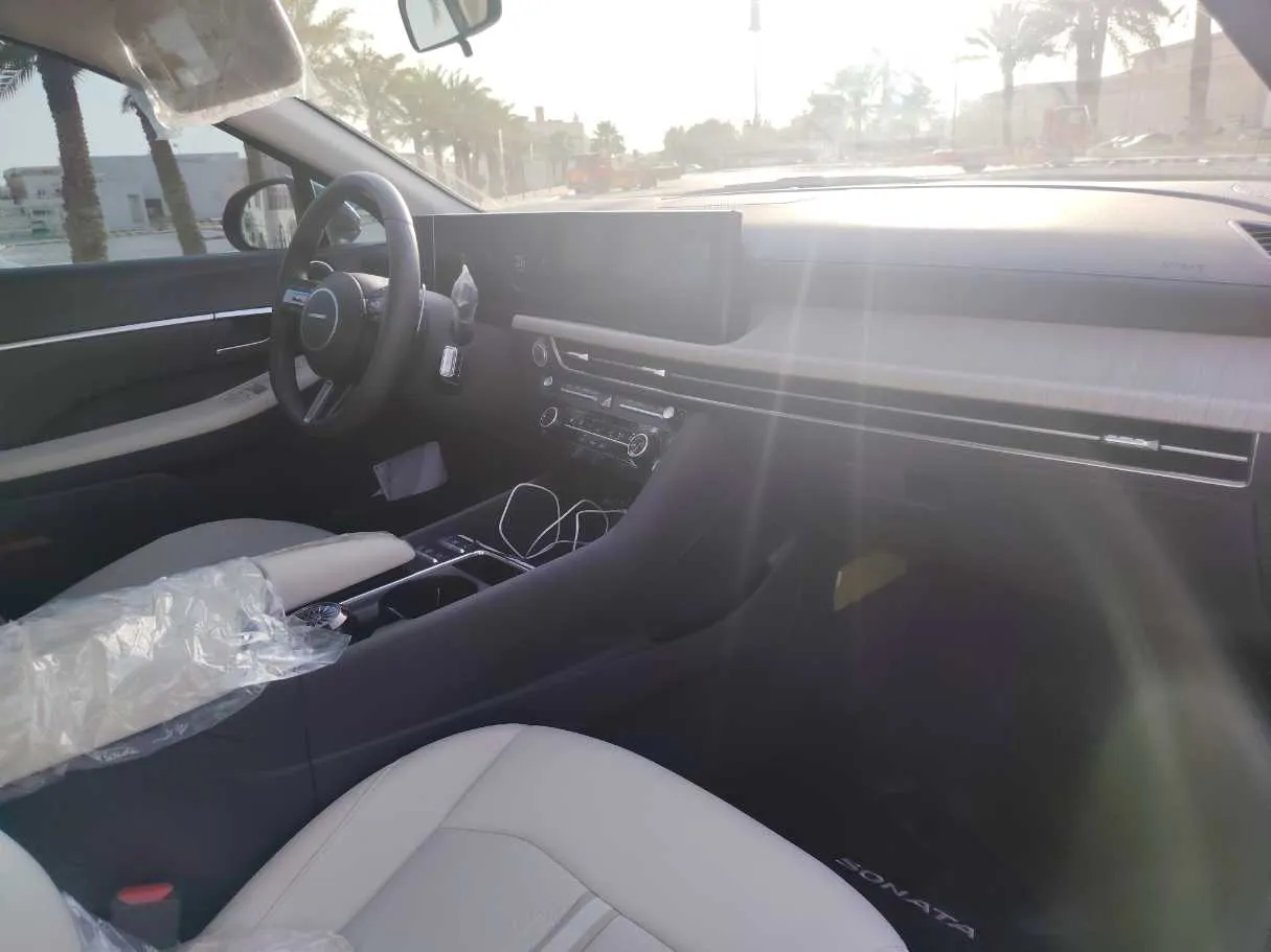 Car image 20
