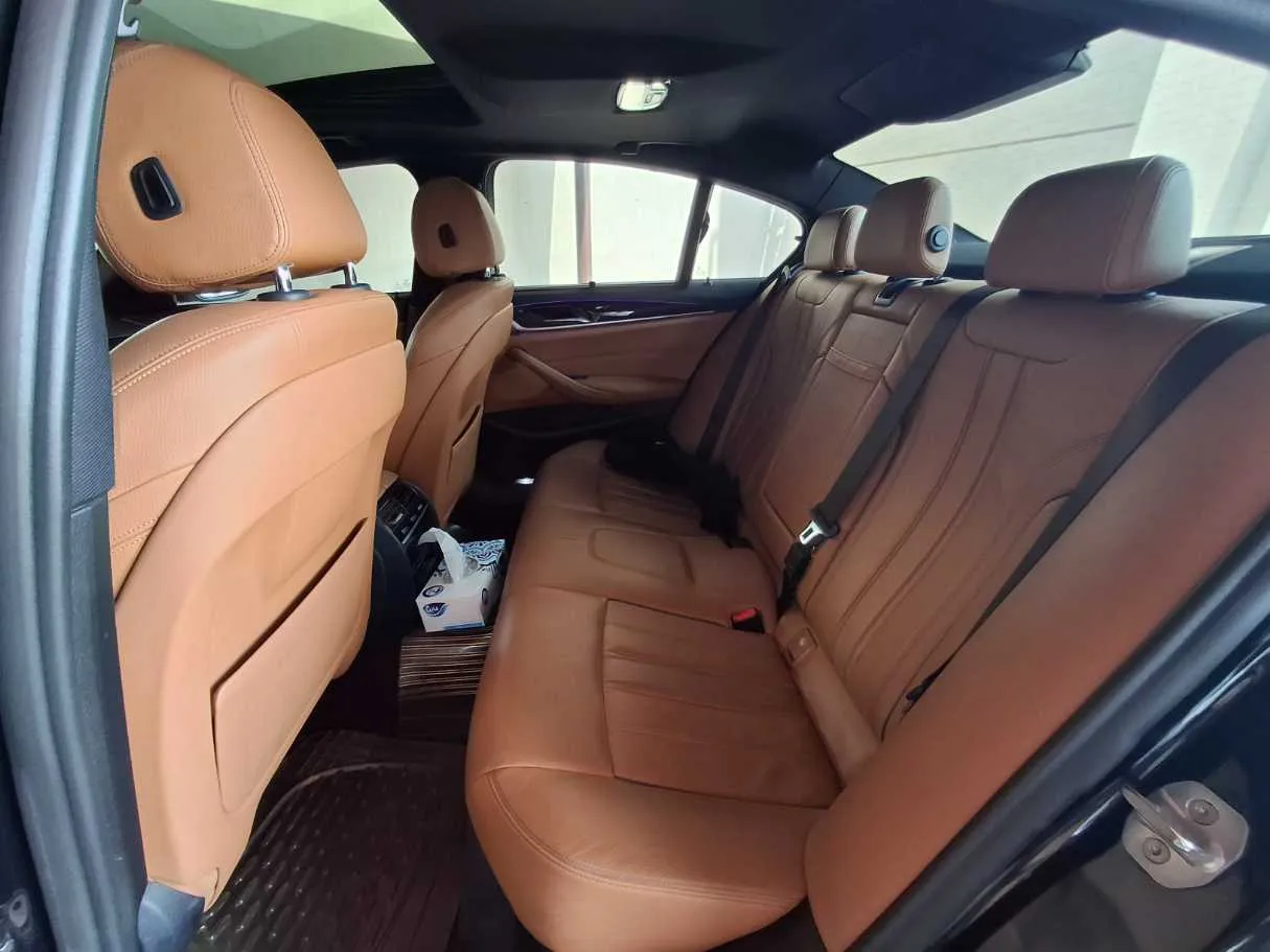 Car image 13