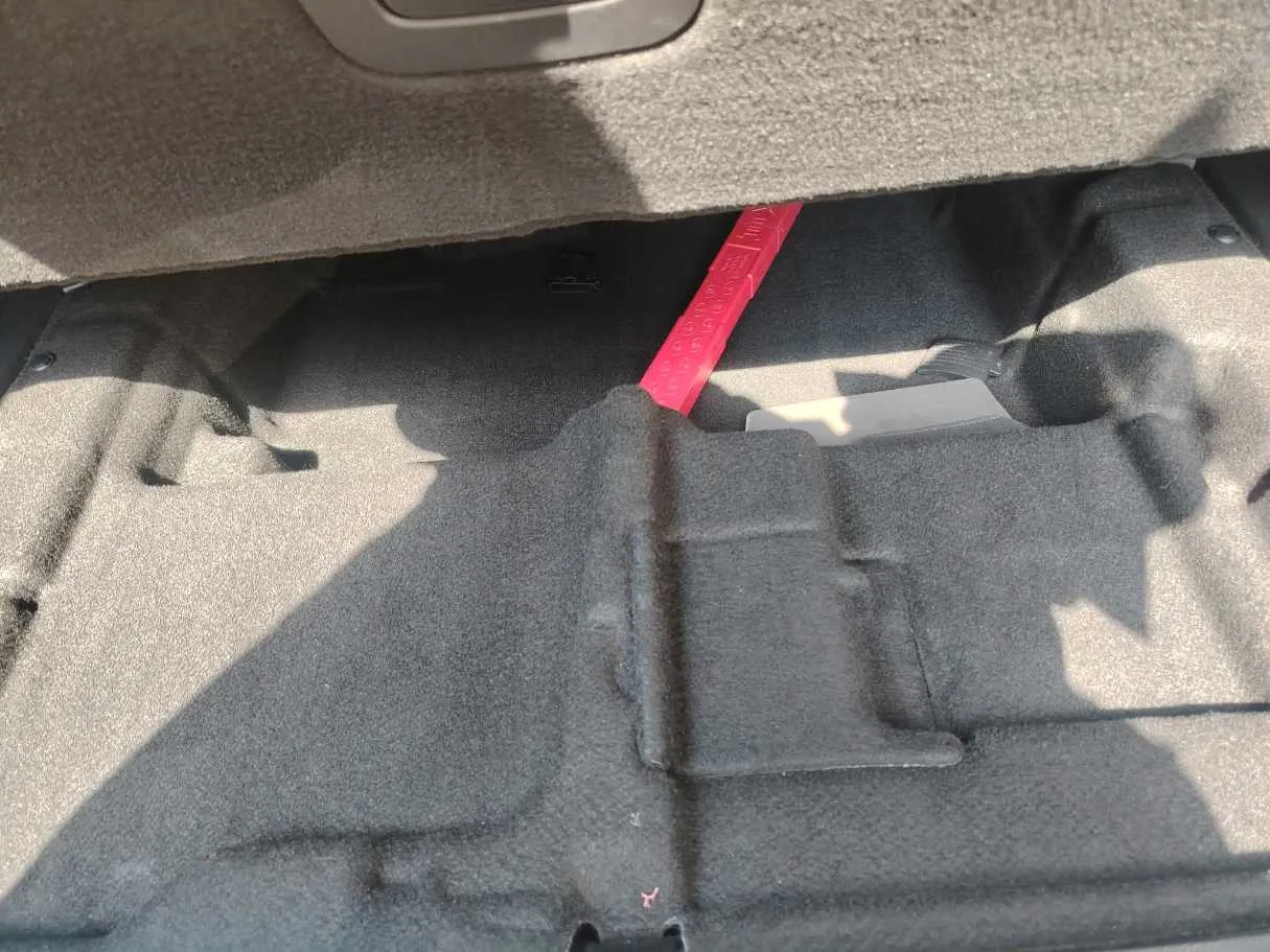 Car image 32
