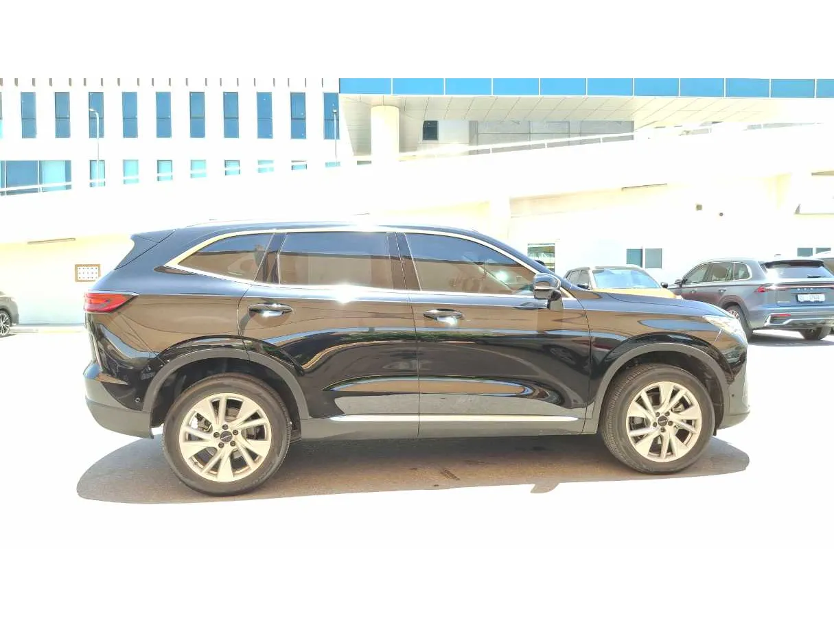 Car image 8