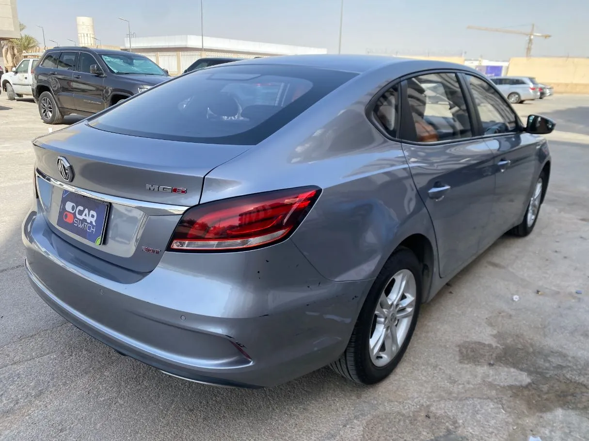Car image 5