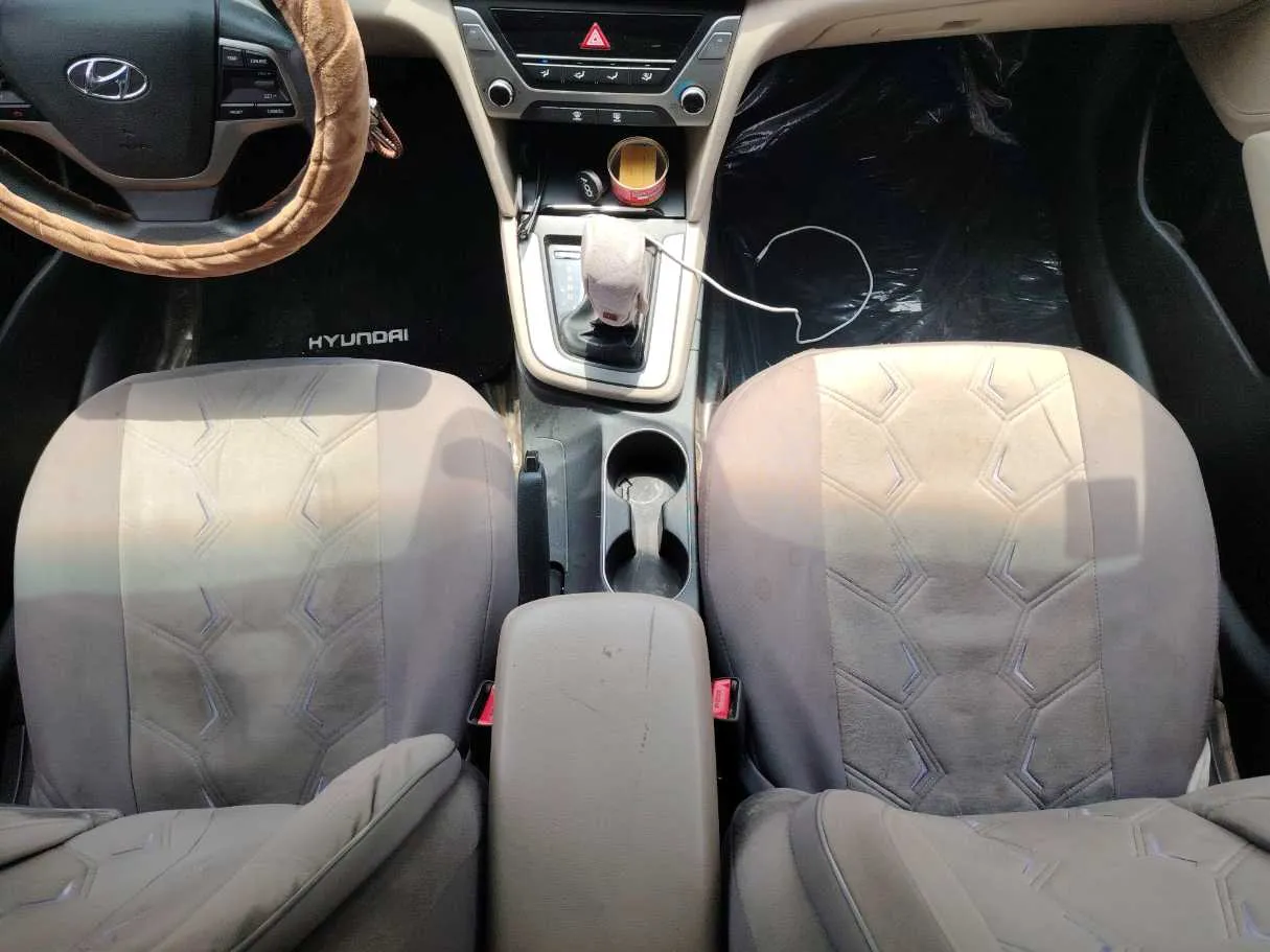 Car image 19