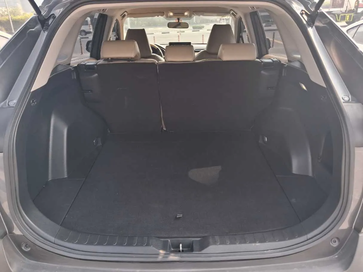 Car image 18