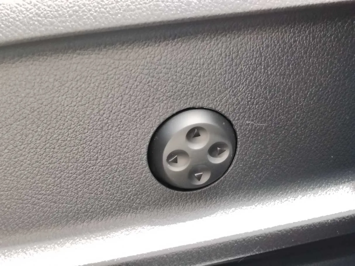 Car image 29