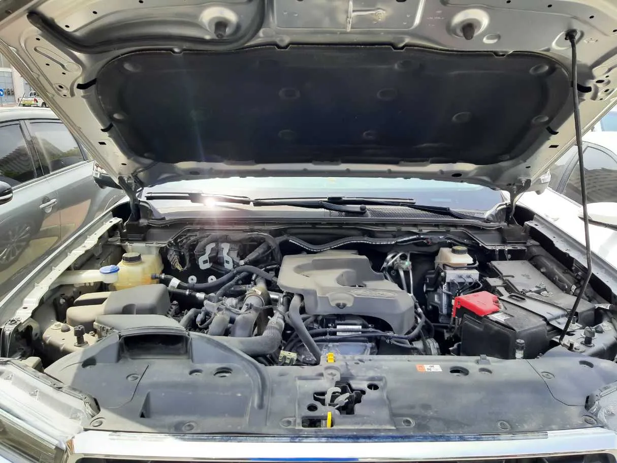Car image 19
