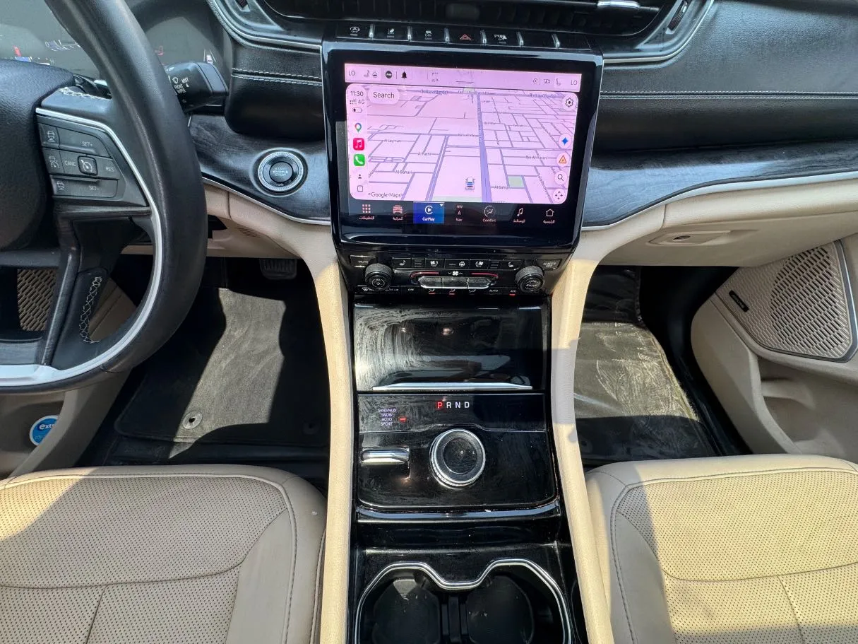 Car image 19